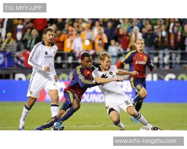 快船队启程前往盐湖城开启新赛季首场客场挑战众将士齐聚登机照曝光 快船队启程前往盐湖城开启新赛季首场客场挑战众将士齐聚登机照曝光