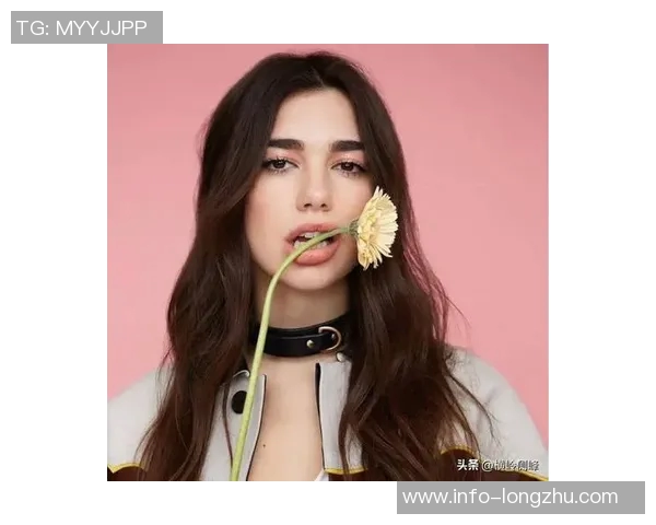 歌手杜阿利帕现场观战博卡与河床引发争议手持两队球衣合影引热议 歌手杜阿利帕现场观战博卡与河床引发争议手持两队球衣合影引热议