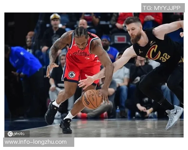 兰德尔带领球队奋勇争先19投12中砍下30分7篮板4助攻1抢断 兰德尔带领球队奋勇争先19投12中砍下30分7篮板4助攻1抢断