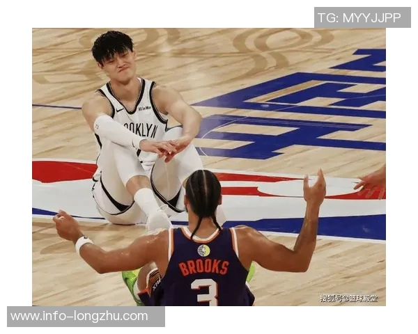 曾凡博防守失误贾里德巴特勒轻松突破上篮得分