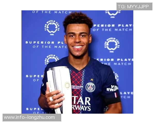 杜埃荣获2025年欧洲金童奖巴黎官方社媒发布祝贺海报